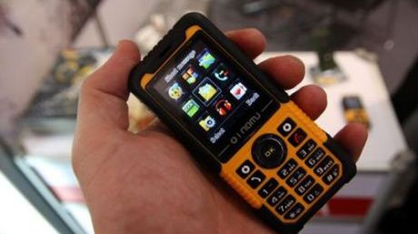 Twardy telefon, dla twardych facetów 1