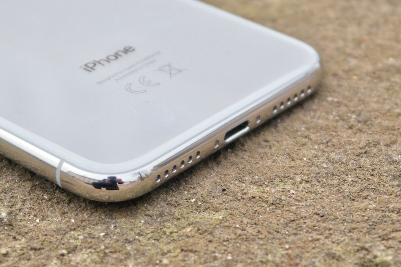 iPhone X ma ramkę ze stali nierdzewnej
