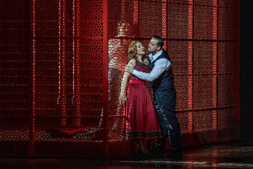 Ekaterina Gubanova (Eboli) i Andrzej Filończyk (Posa) © Franck Ferville | Opéra national de Paris
