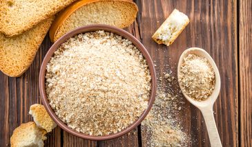 Domowa bułka tarta. Sposób na to, by nie marnować pieczywa