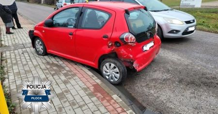 25-latek bez uprawnień spowodował dwie kolizje