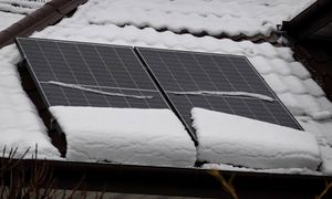 Fotowoltaika zimą. Eksperci radzą, co zrobić ze śniegiem