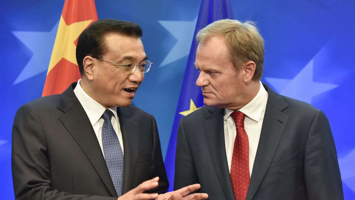 29.06.2015, Bruksela. Li Keqiang i Donald Tusk