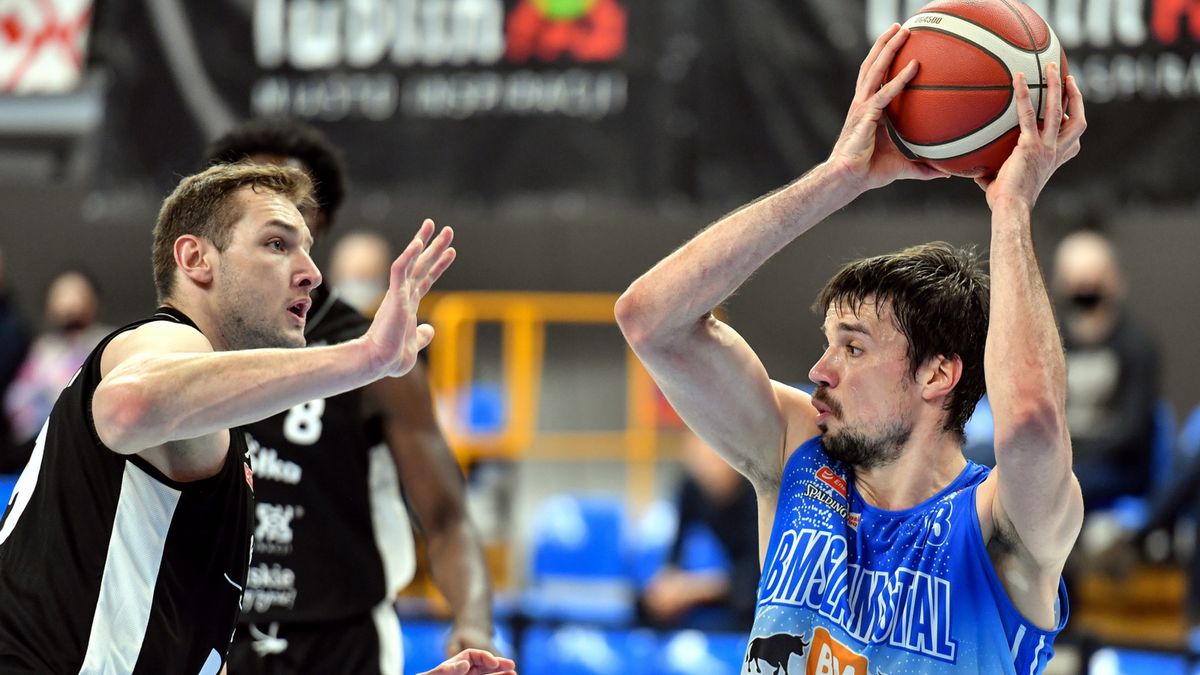 PAP / Wojtek Jargiło / Na zdjęciu: Josip Sobin (z piłką)