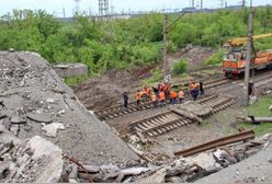 Rosjanie remontują linię kolejową w Mariupolu. Cel jest jasny