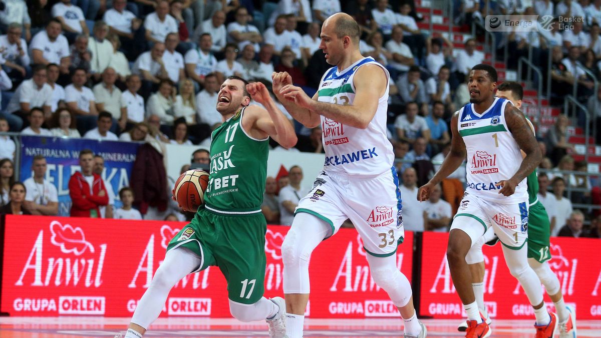 Materiały prasowe / Andrzej Romański / Energa Basket Liga / Na zdjęciu: Łączyński i Szewczyk