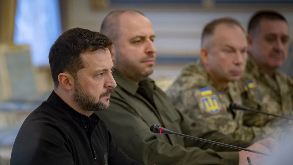 A handout picture made available by the Presidential Press Service of Ukraine on 21 October 2024 shows Ukrainian President Volodymyr Zelensky meeting with Secretary of Defense Lloyd Austin (unseen) in Kyiv, Ukraine, 21 October 2024. The United States has designated a new defense aid package for Ukraine, totaling 400 million dollars. This announcement was made by US Defense Secretary Austin during a meeting with President Zelensky. Austin's visit to Kyiv was unannounced, and he met with high-ranking Ukrainian officials in the context of the ongoing Russian invasion. EPA/PRESIDENTIAL PRESS SERVICE HANDOUT HANDOUT 66185HANDOUT EDITORIAL USE ONLY/NO SALES Dostawca: PAP/EPA.