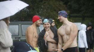 Katowice: Silesiaman Triathlon Katowice 2025. Sportowa rywalizacja w strugach deszczu. To było wyzwanie dla prawdziwych twardzieli. ZDJĘCIA