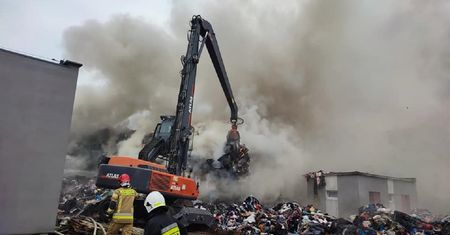 Gigantyczny pożar w Kamieńcu. W akcji kilkadziesiąt jednostek