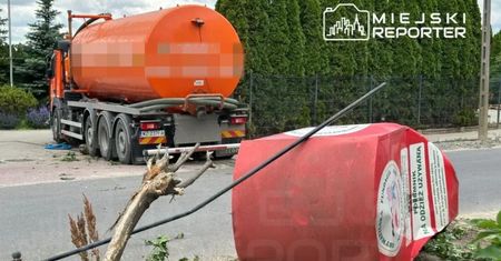 Ukrainiec szalał w Warszawie. Staranował znaki i latarnię. Był naćpany