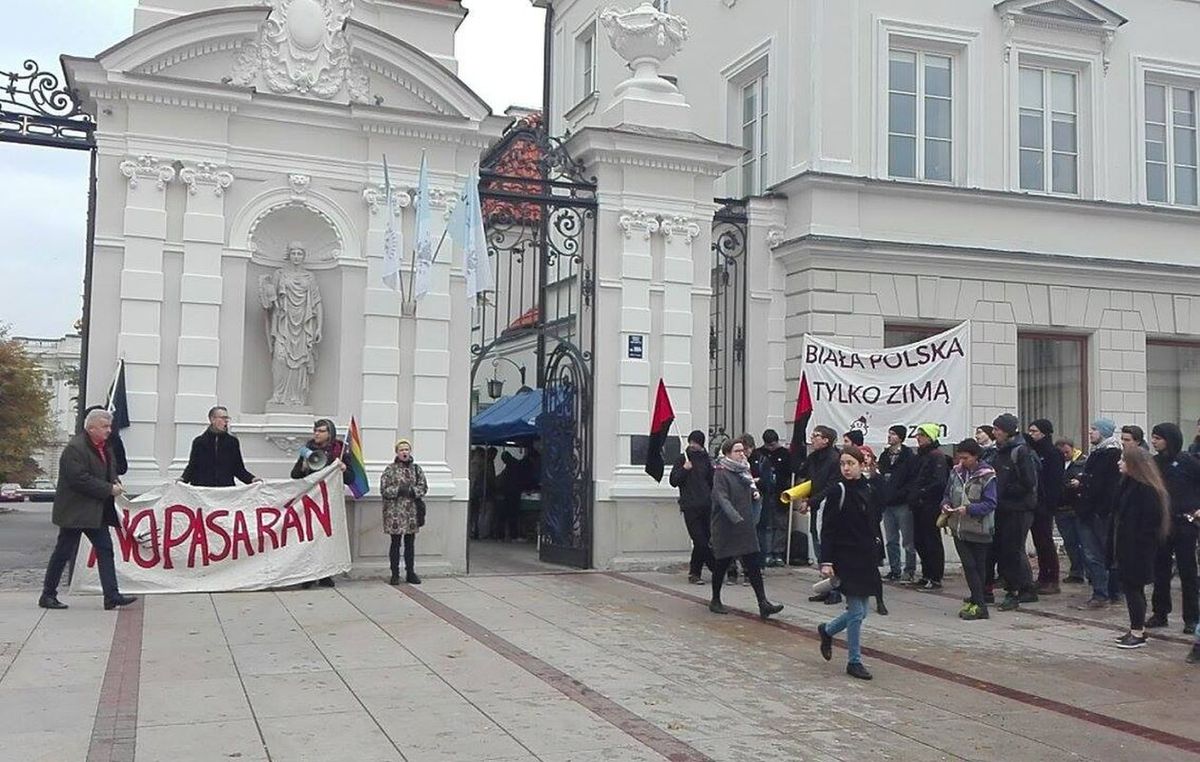 "Biała Polska tylko zimą". Pikieta przeciwko agitacji ONR przed UW