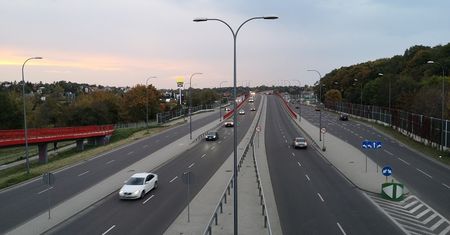 Nie pojedziemy szybciej po al. Solidarności. „Ryzyko przekroczenia norm hałasu”