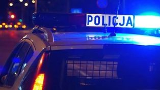 Zakpił z policjantów. Chciał ukraść tablicę rejestracyjną z radiowozu