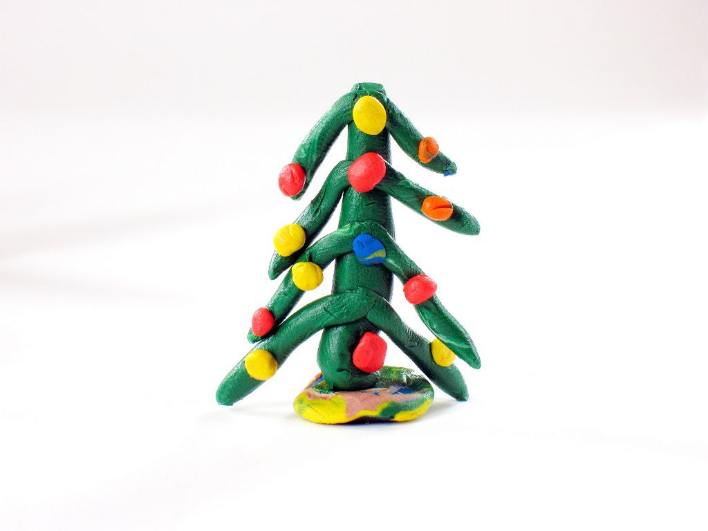 Figurki z plasteliny. Jakie korzyści daje dzieciom lepienie z plasteliny?