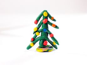 Figurki z plasteliny. Jakie korzyści daje dzieciom lepienie z plasteliny?