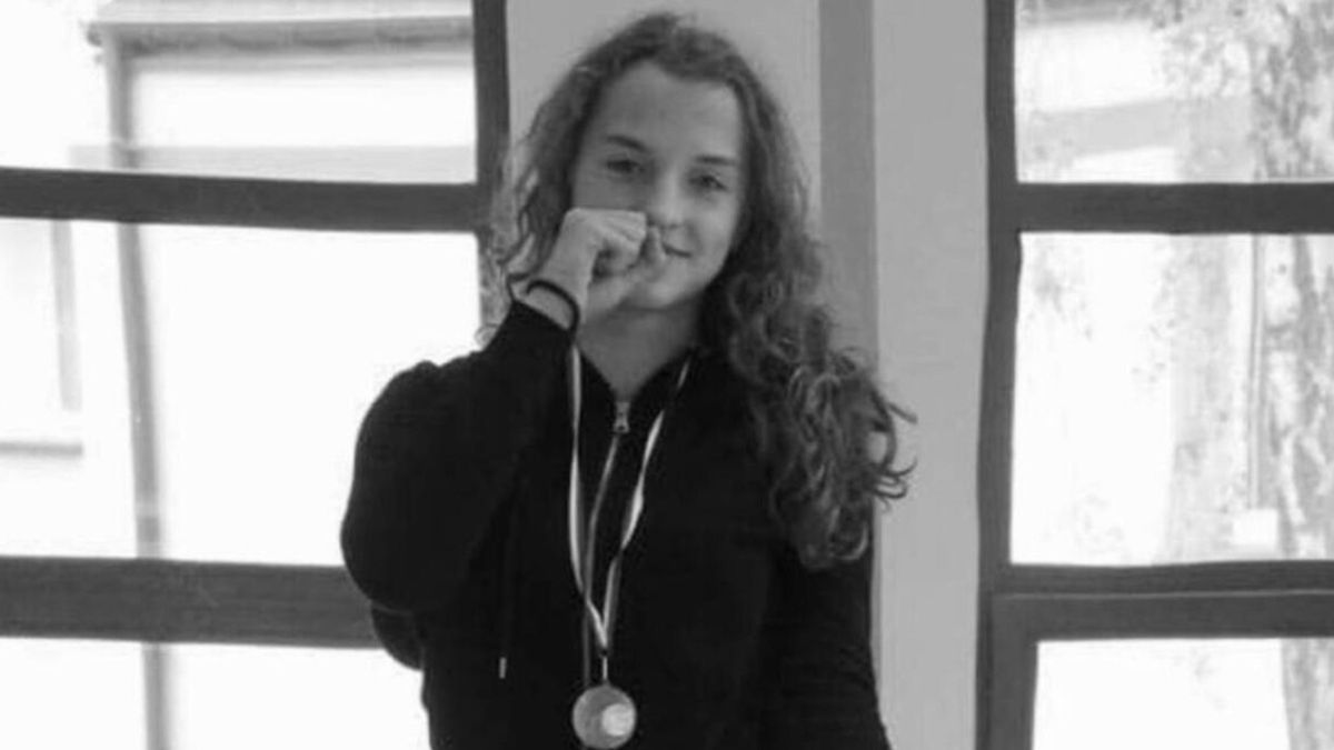 Emilia Kuskowska na podium z medalem na szyi