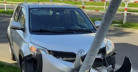 Nietrzeźwa kierująca wjechała w latarnię