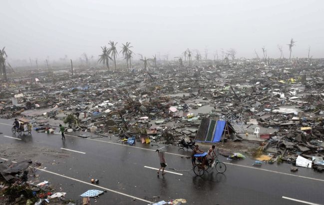 Już ponad 4 tysiące ofiar śmiertelnych tajfunu na Filipinach
