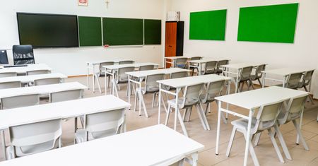 Syberyjski mróz nie odpuszcza. Co z nauką w szkołach?