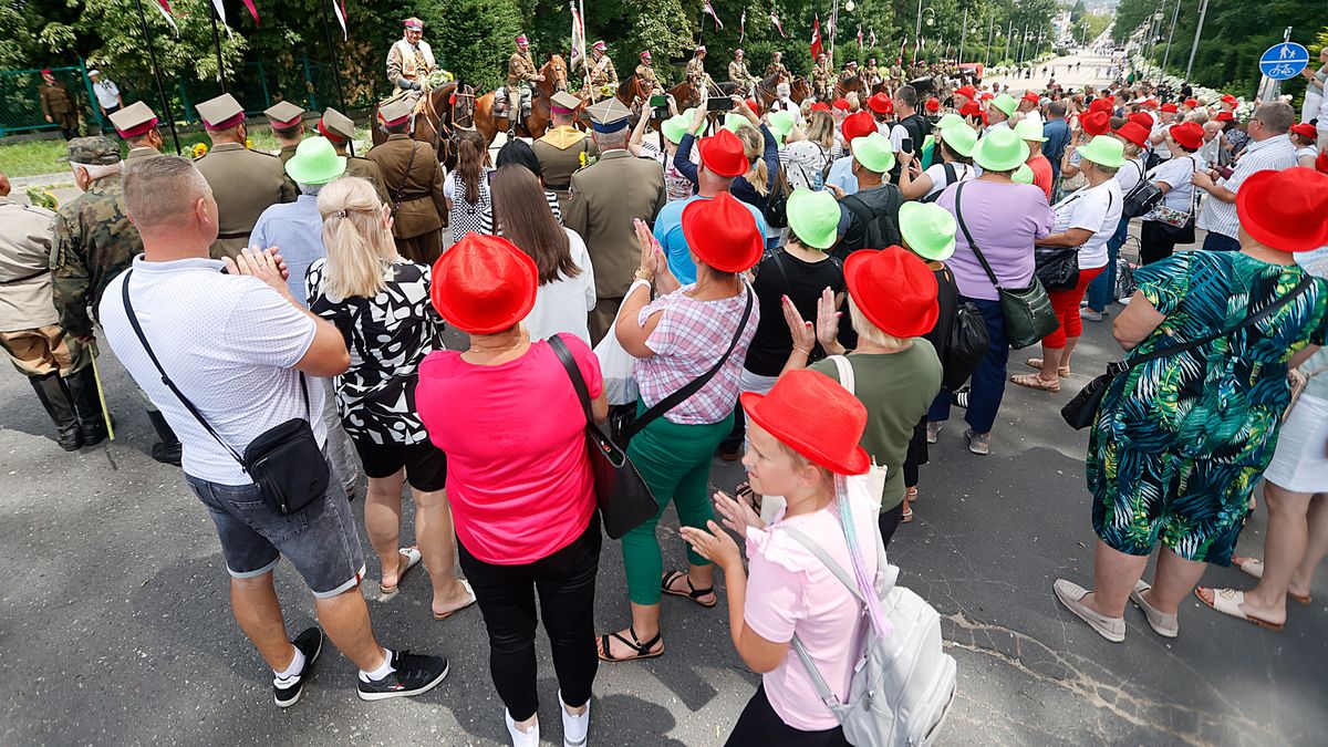 Częstochowa, 06.07.2024. XXV Pielgrzymka Kawalerii Konnej z Zaręb Kościelnych na Mazowszu przybyła a Jasną Górę w Częstochowie, 6 bm. (sko) PAP/Waldemar Deska