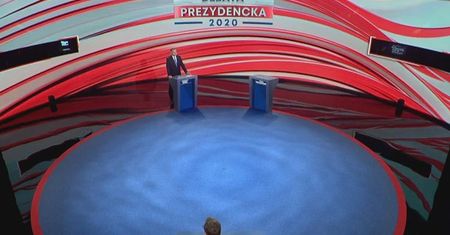 Debata prezydencka. Sztuczki sztabów, puste mównice, nieprzypadkowi uczestnicy. "Rafał Trzaskowski stracił"