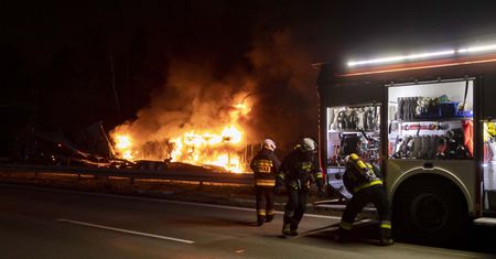 Karambol na A4. Samochód stanął w płomieniach