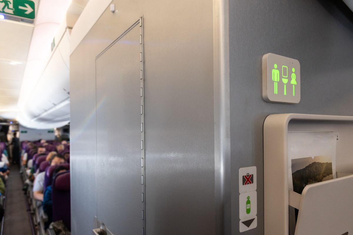 Toalety w samolotach (zdjęcie ilustracyjne)