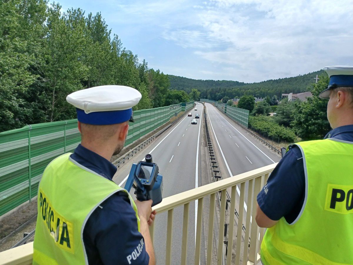 Policjanci staną przy bramkach. Chcą powstrzymać nowy trend