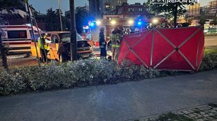 Warszawa. Kierowca busa zasłabł i uderzył w latarnię. Szybka reanimacja uratowała jego życie