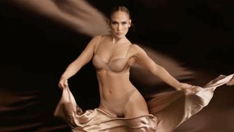 Jennifer Lopez pręży się w reklamie bielizny. Wjechał RETUSZ? Fotki paparazzi mówią same za siebie (ZDJĘCIA)