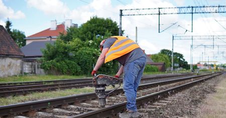 Zarobki w PKP PLK. Poznaliśmy średnie stawki. Trwają rozmowy o podwyżce