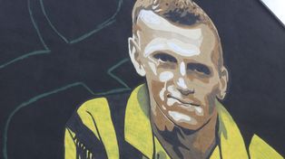 Adam Ledwoń będzie mieć swój mural. Obraz powstaje w Katowicach-Załężu