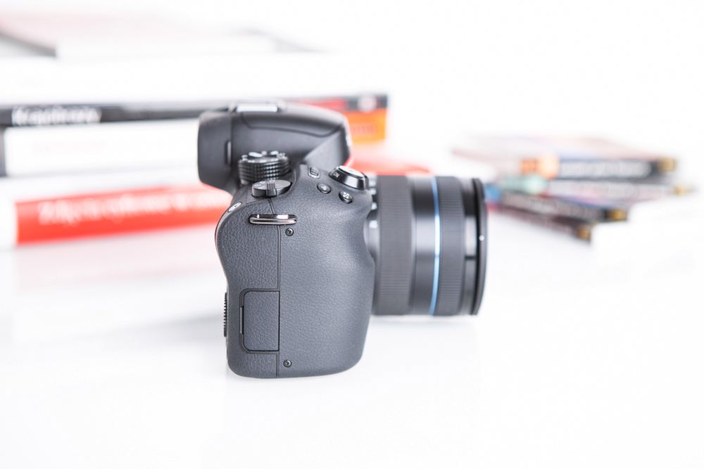 Samsung NX30 - solidny, wygodny, ale nie bez wad [test] 3
