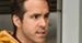Ryan Reynolds zakrwawionym Deadpoolem
