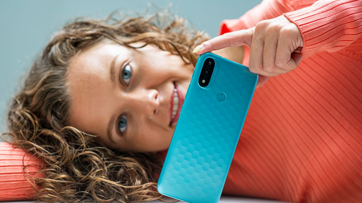 Motorola Moto E20 w Polsce. Duży ekran i Android Go za grosze 1