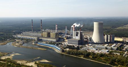 Dwie elektrownie węglowe w Polsce ograniczają pracę. Powód? Niski stan Wisły