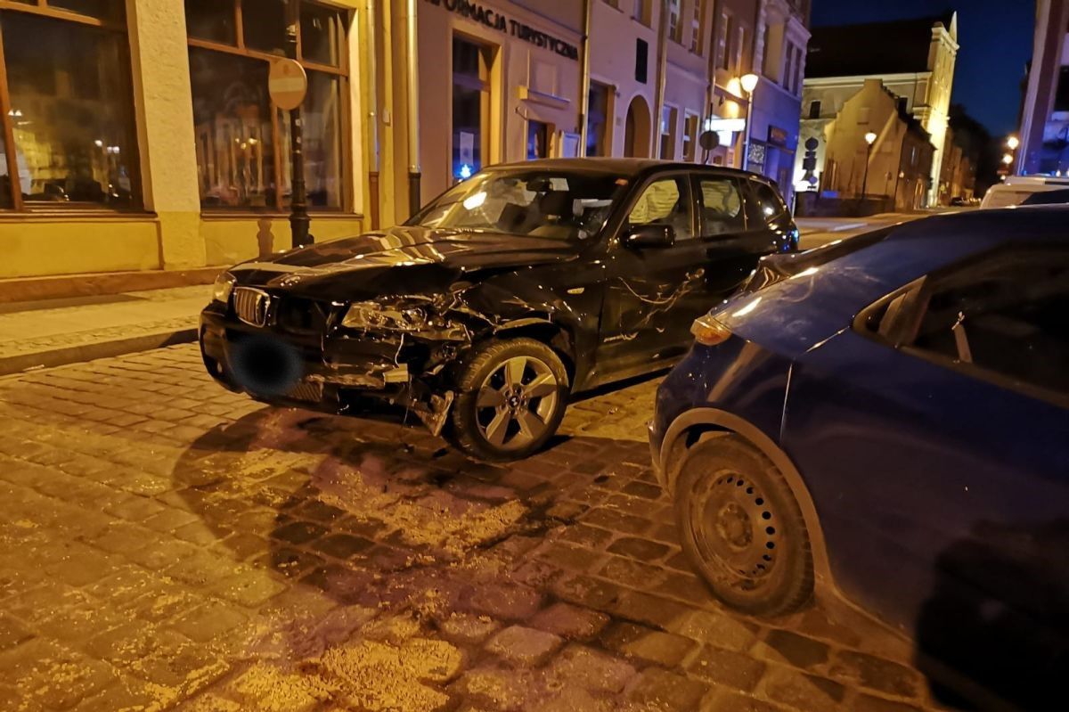 Nocne wybryki kierującej BMW. Policja udostępniła nagranie