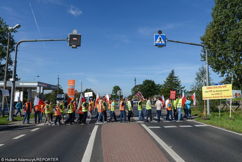 Rolnicy blokują drogę krajową nr 2. Czekają na ministra
