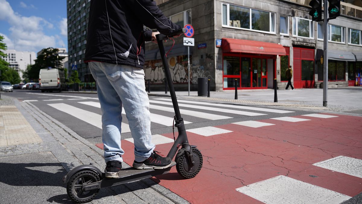 Nowe przepisy dotyczace hulajnog elektrycznych
Mateusz Wlodarczyk / Forum
Polska, w Warszawie, hulajnoga elektryczna, hulajnogi elektryczne, UTO, BINARY<(11) bytes>, BINARY<(11) bytes>, transportu osobistego, transport osobisty, nowe przepisy, na hulajnodze, jazda, jedzie, hulajnoga, BINARY<(25) bytes>, BINARY<(17) bytes>, chodnik, po chodniku, jazdy, transport, elektryczna, elektryczne, elektryczny, pojazdy elektryczne, category_code_;