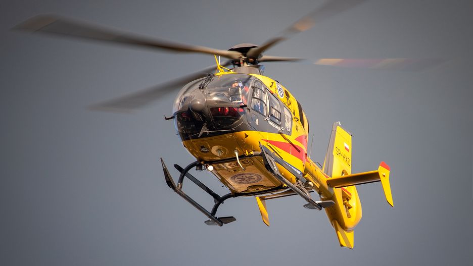 Dziecko włożyło rączkę do maszynki do mięsa. Do szpitala zabrał je helikopter