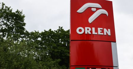 Szokujące kulisy handlu ropą. Pieniądze ze spółki Orlenu trafiły do 25-latka z Azji