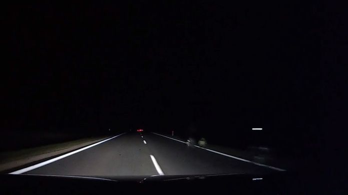 Bezmyślni rowerzyści w nocy bez żadnych odblasków 1