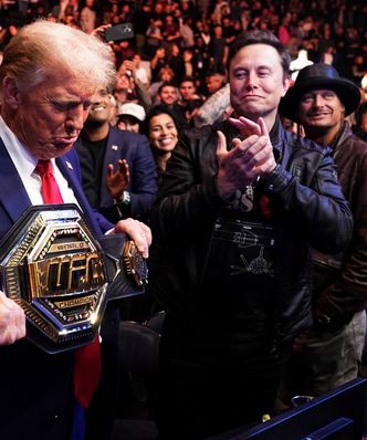 Sceny w Nowym Jorku. Donald Trump z... pasem mistrza UFC!