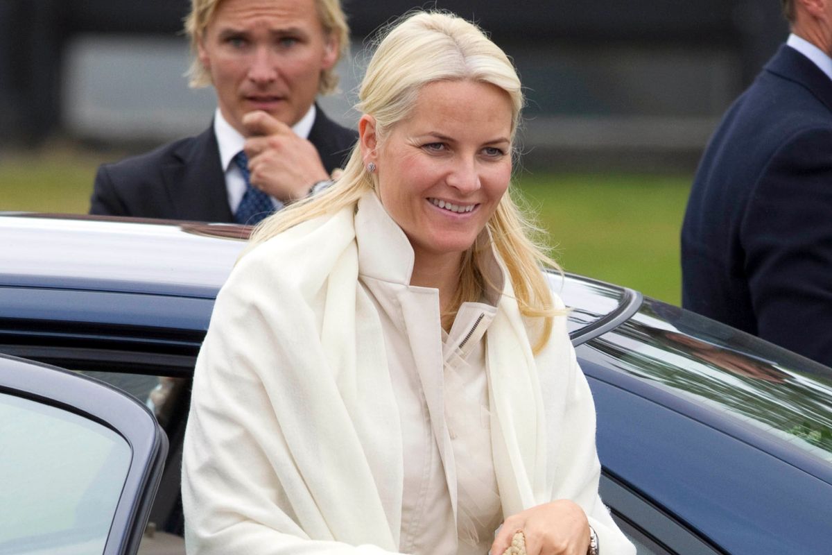 Mette-Marit i król Norwegii Harald V pojawili się publicznie. Księżna nie daje się chorobie