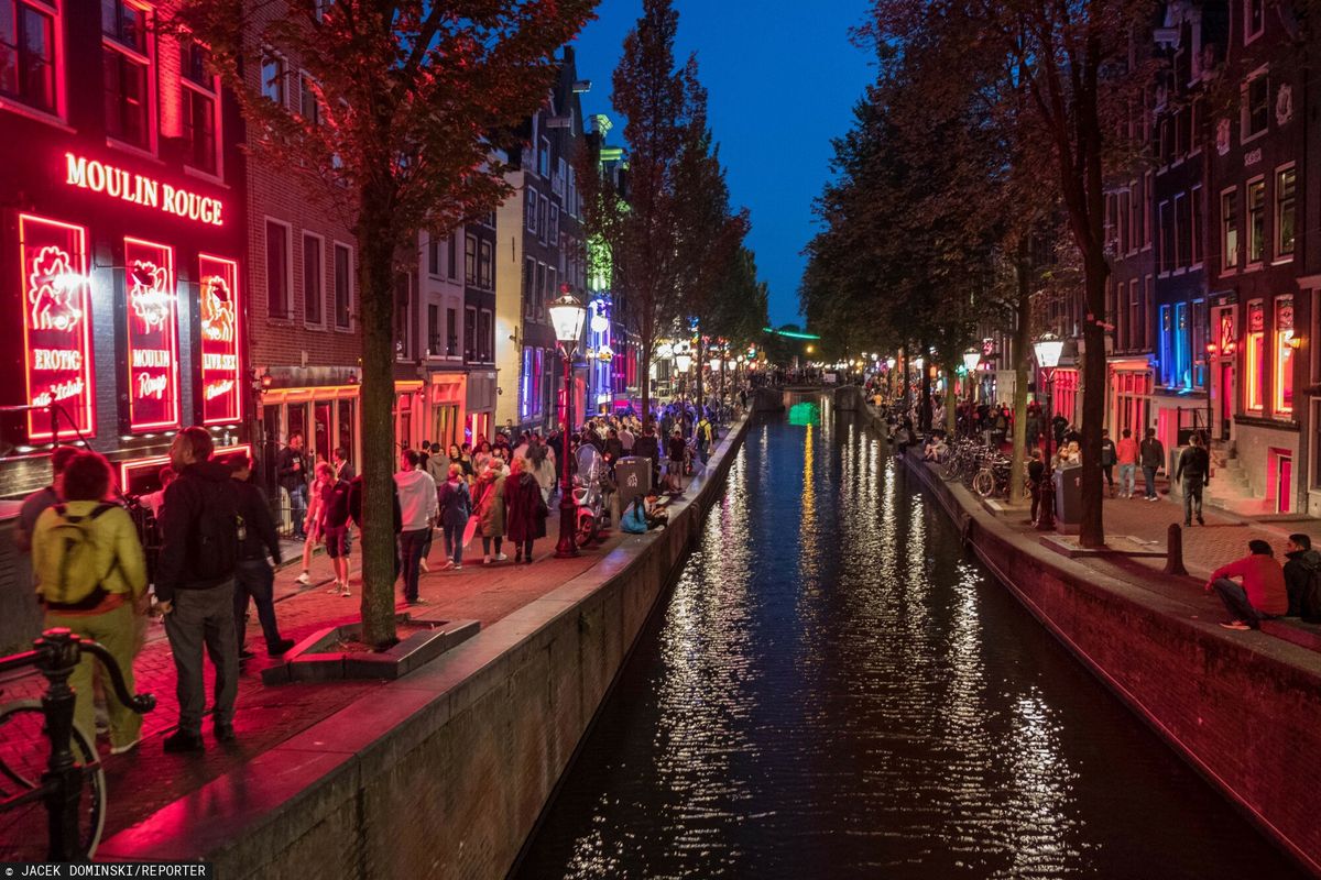 Holandia. Dzielnica czerwonych latarni przed pandemią koronawiursa