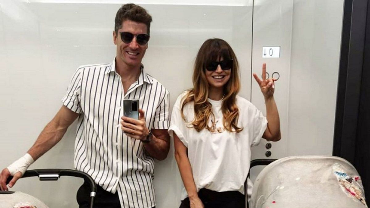 Na Instastory Anny Lewandowskiej pojawiło się jej selfie z lokalu wyborczego podczas wrzucania karty do głosowania do urny wyborczej w jednym z lokali