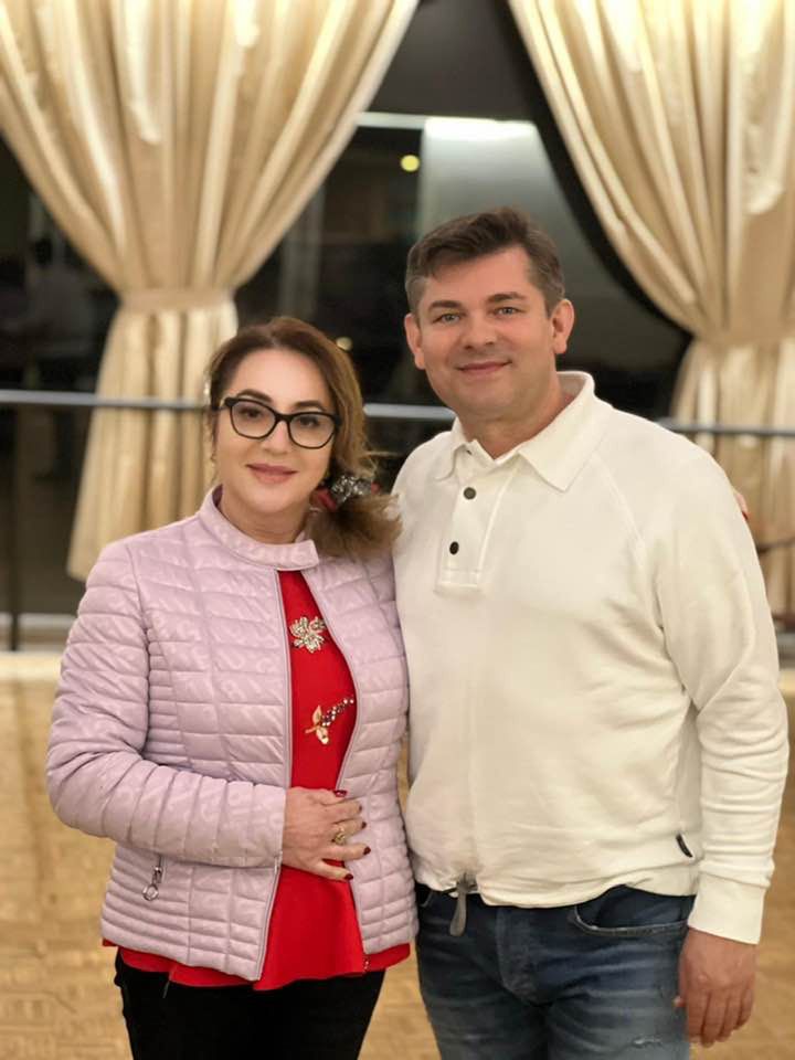 Odmieniona Danuta Martyniuk pozdrawia z rodzinnej (?) imprezy