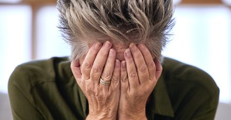 Menopauza zaczęła się wcześniej? Badanie wskazuje na szybsze pogarszanie pamięci