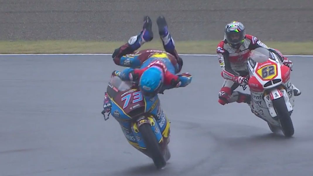 Facebook / Na zdjęciu: Alex Marquez ratujący się przed upadkiem