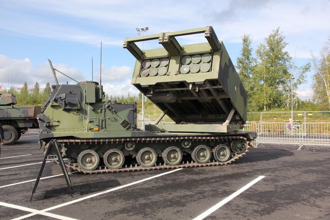 Fińska wyrzutnia rakiet MLRS